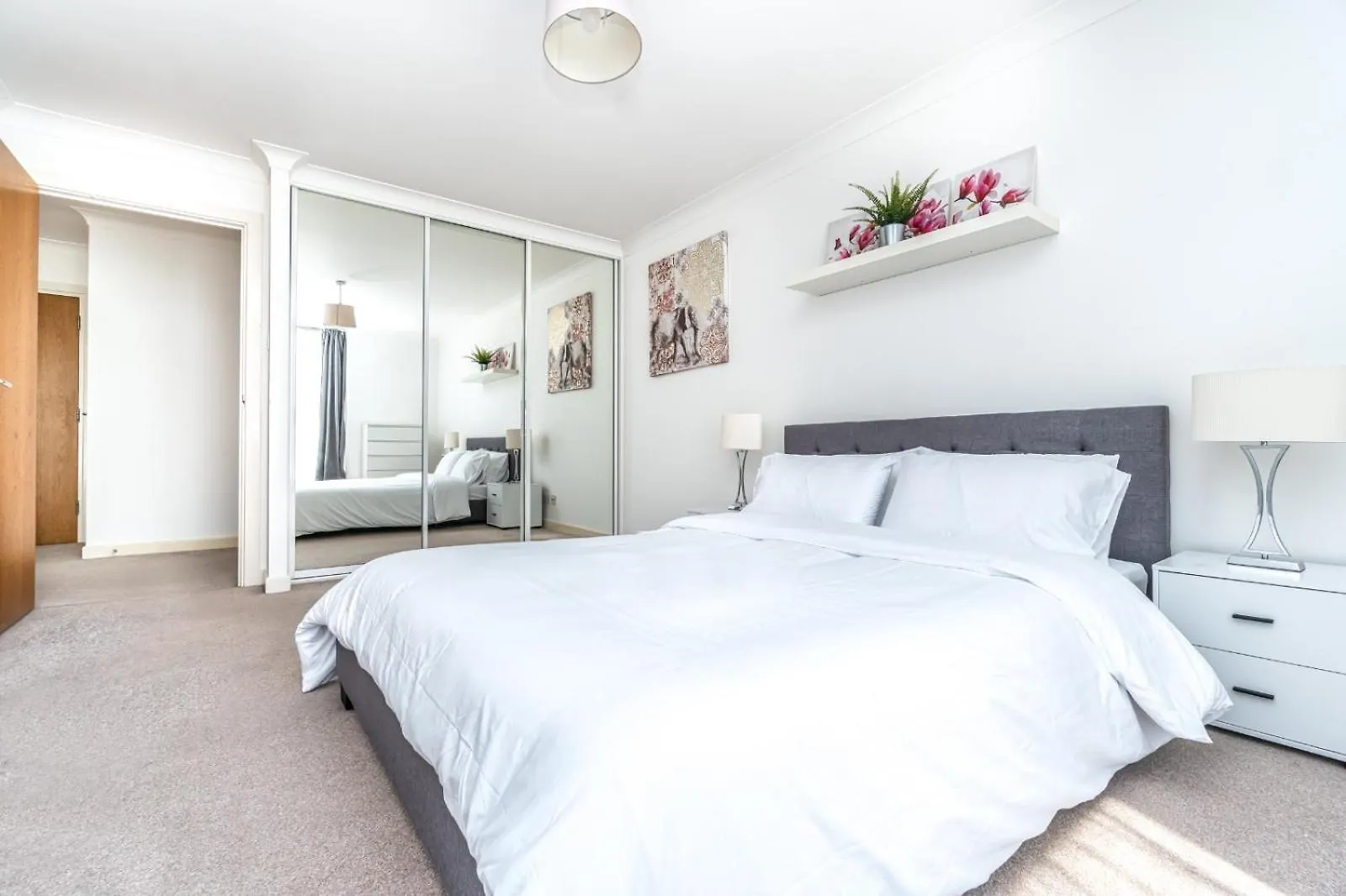 Luxury Apartment In Canary Wharf London