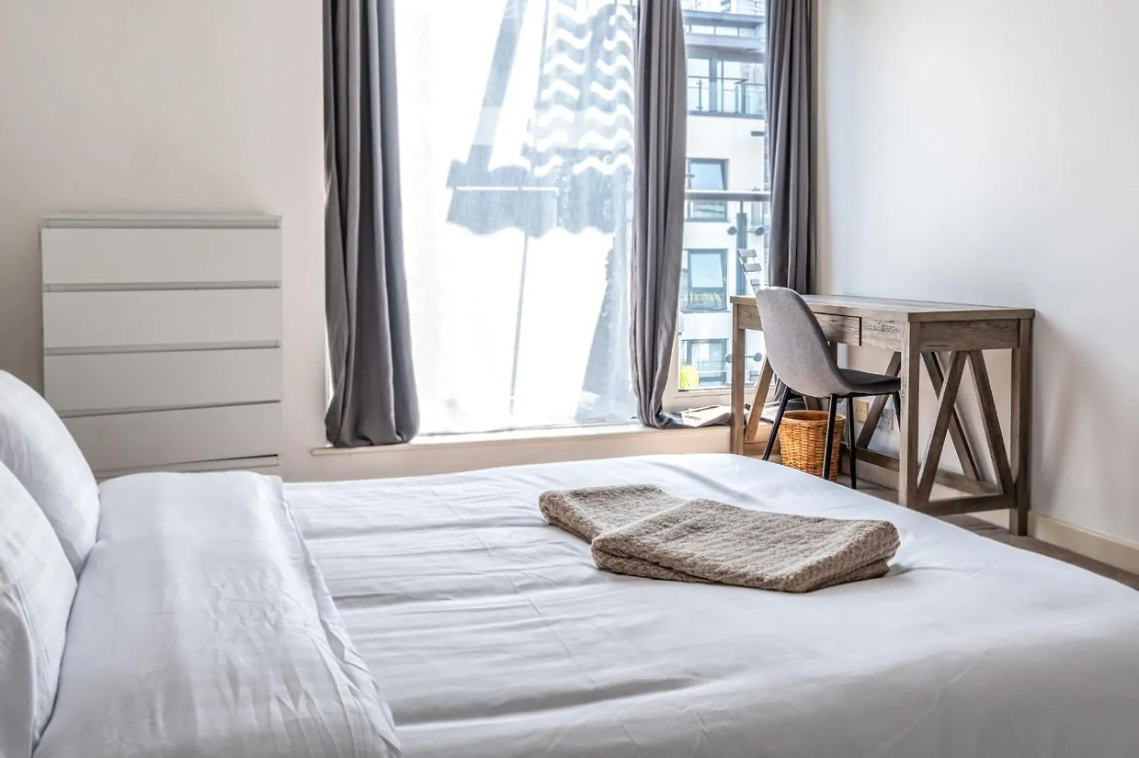 Luxury Apartment In Canary Wharf London