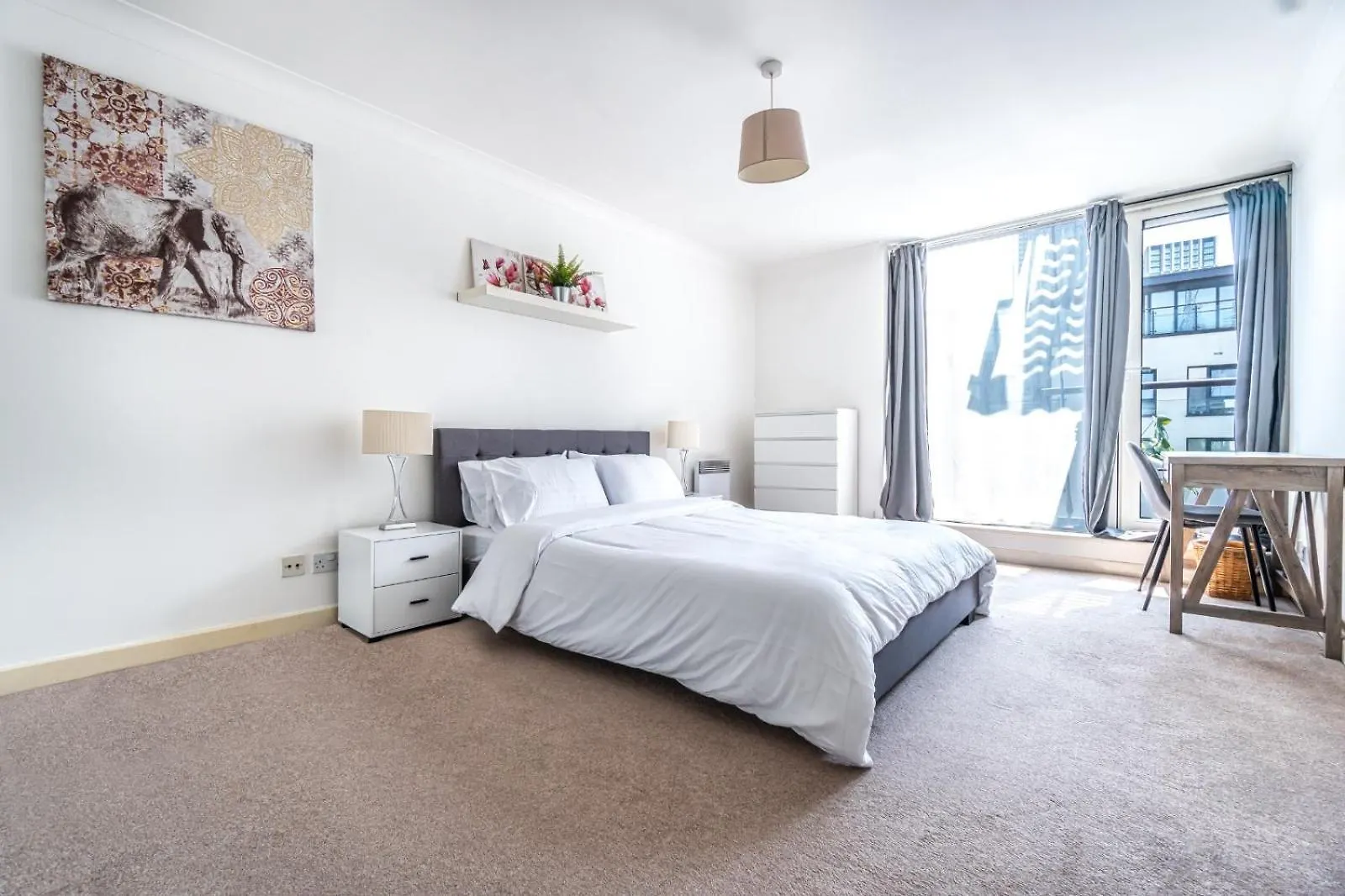 Luxury Apartment In Canary Wharf location