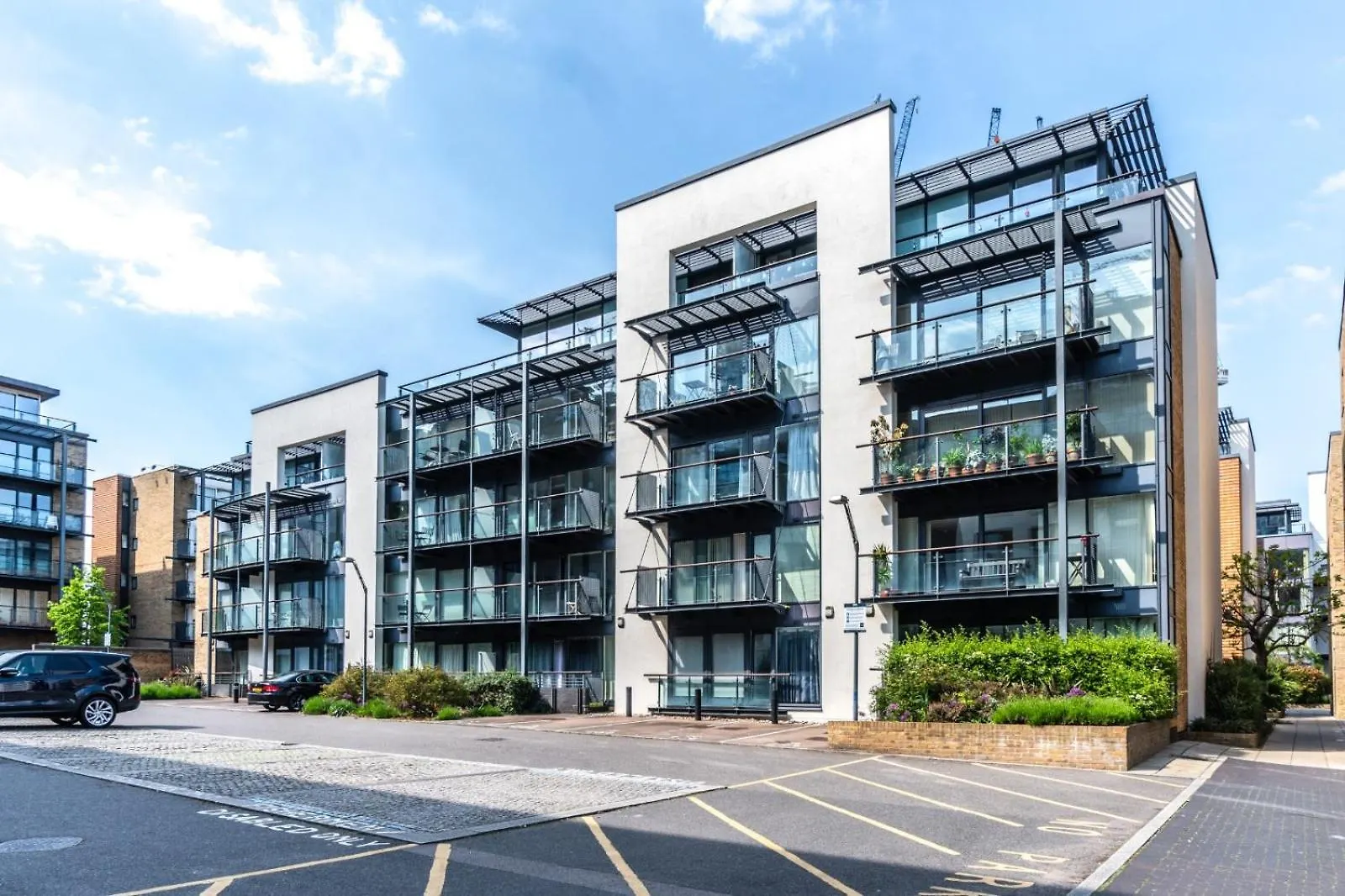 Luxury Apartment In Canary Wharf London