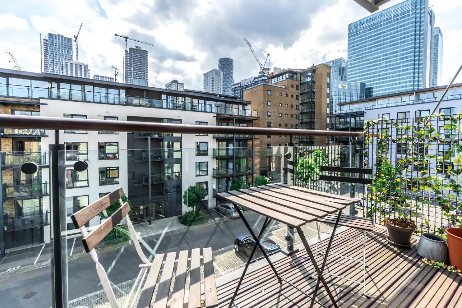 Luxury Apartment In Canary Wharf London